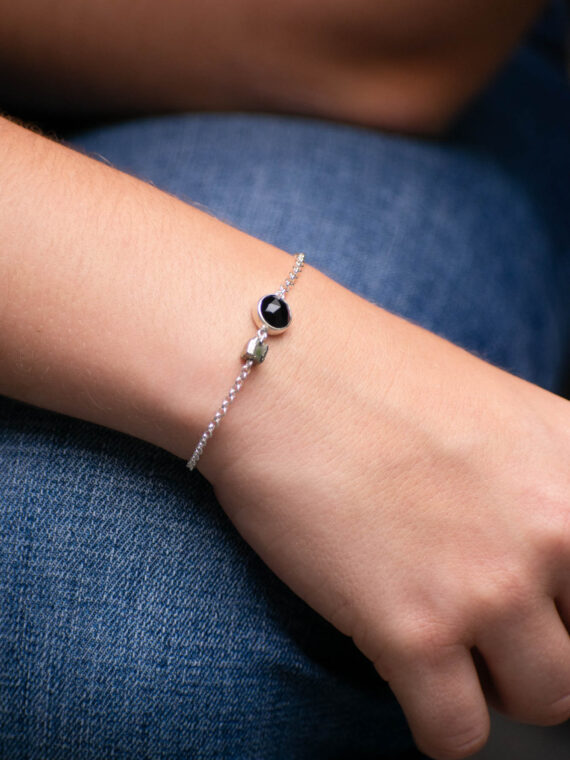 PRODUCTO_ PULSERA CENTELLA ONIX PIRITA